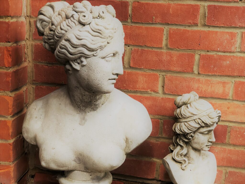 Greek statues Anchor Pub Tilsworth